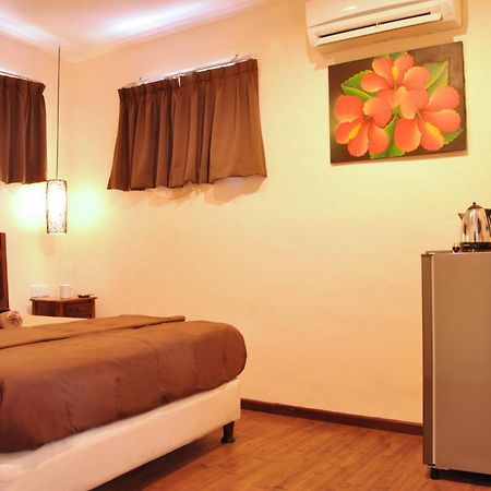 Bemo Corner Guest House Kuta  Room photo