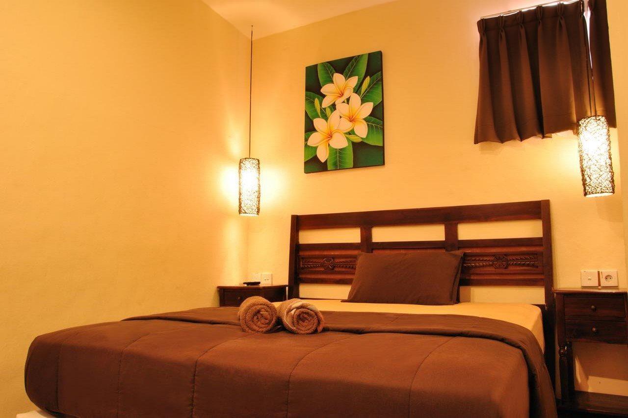 Bemo Corner Guest House Kuta  Exterior photo
