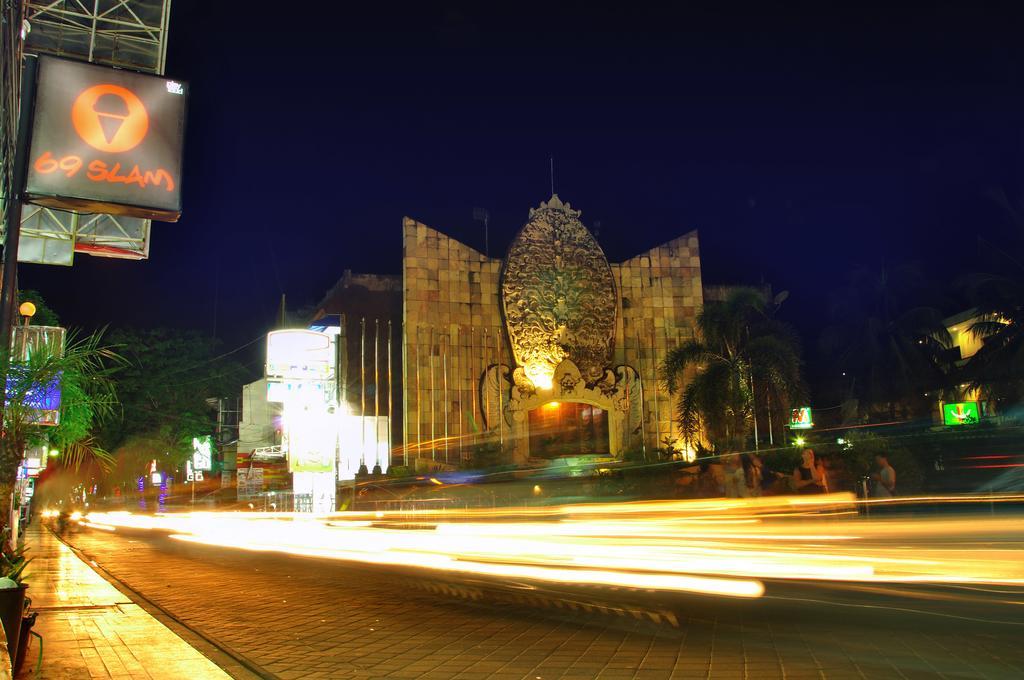 Bemo Corner Guest House Kuta  Exterior photo