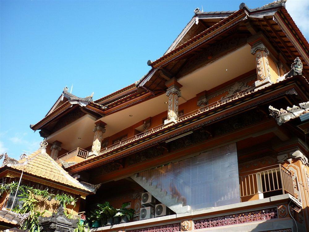 Bemo Corner Guest House Kuta  Exterior photo