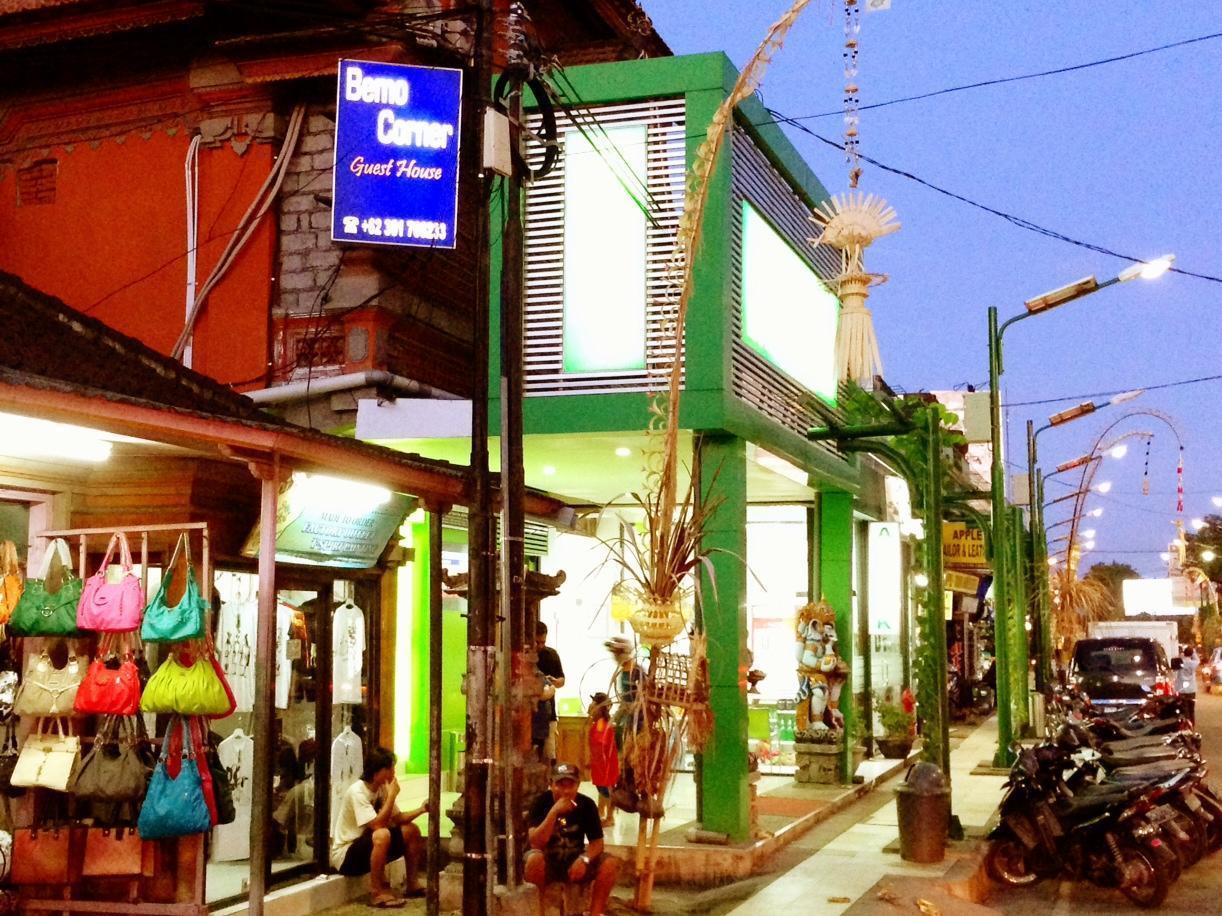 Bemo Corner Guest House Kuta  Exterior photo
