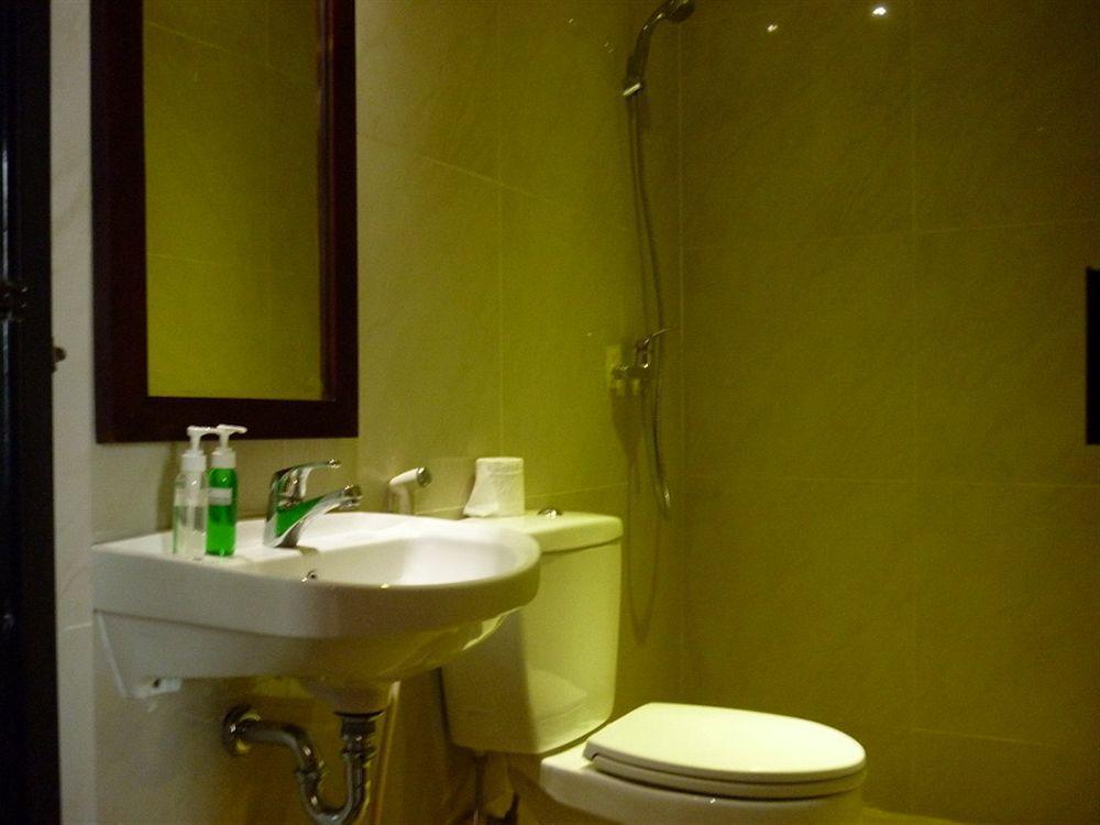 Bemo Corner Guest House Kuta  Exterior photo