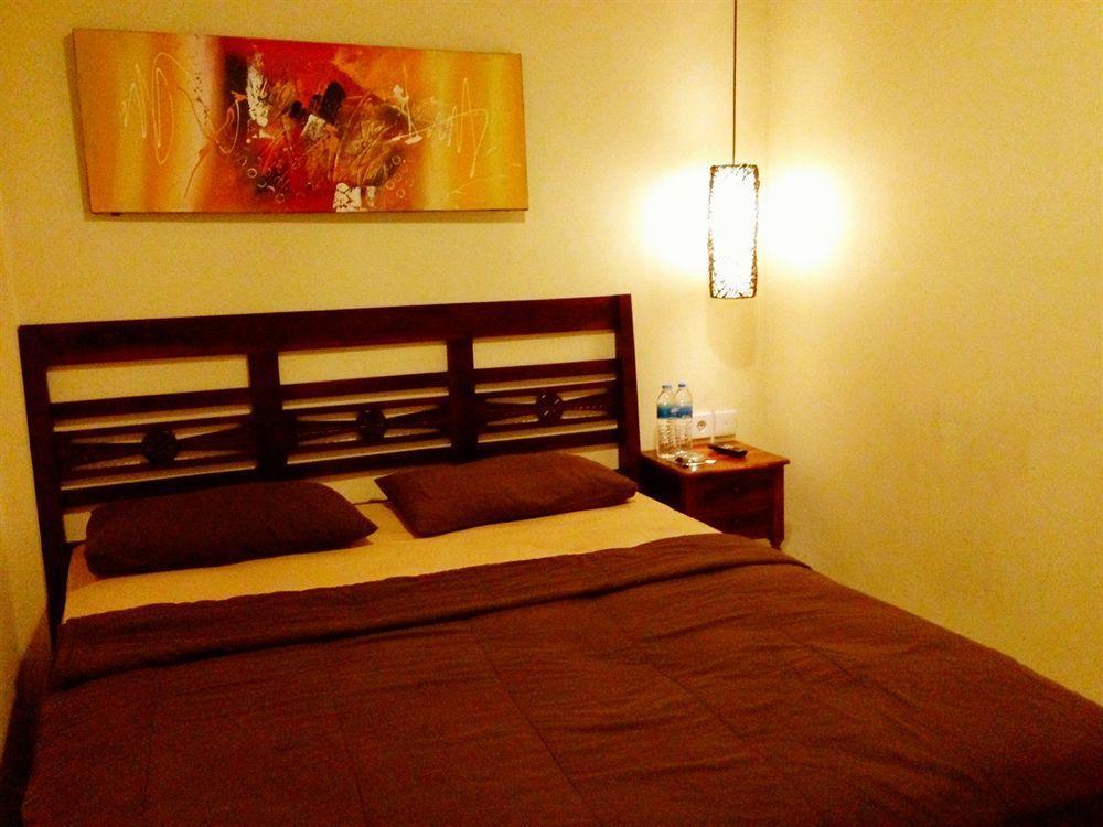 Bemo Corner Guest House Kuta  Exterior photo
