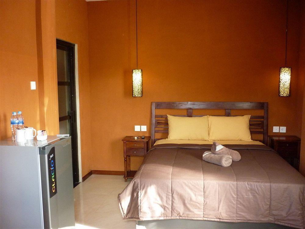 Bemo Corner Guest House Kuta  Exterior photo
