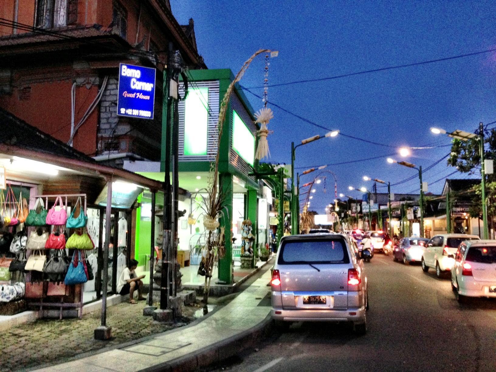 Bemo Corner Guest House Kuta  Exterior photo